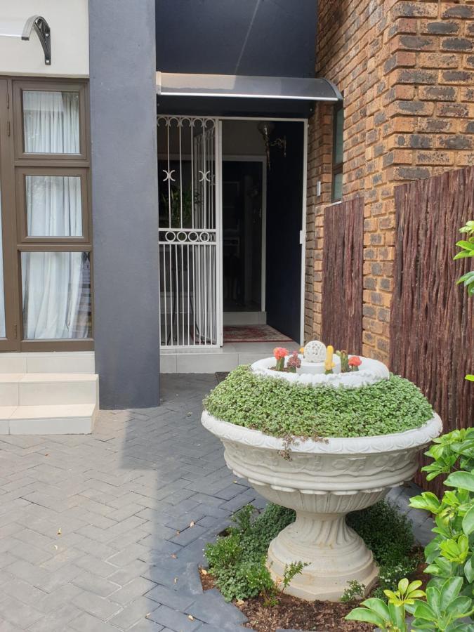 House Mulberry Guesthouse Pretoria-Noord Dış mekan fotoğraf